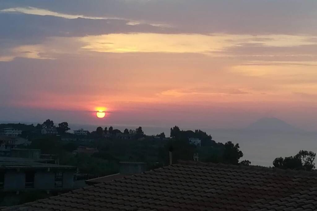 Appartamento Orizzonte Stromboli โตรเปอา ภายนอก รูปภาพ