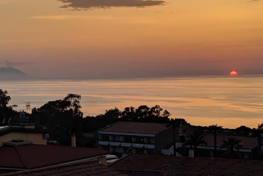 Appartamento Orizzonte Stromboli โตรเปอา ภายนอก รูปภาพ