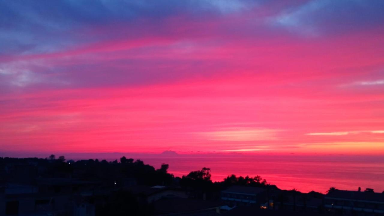 Appartamento Orizzonte Stromboli โตรเปอา ภายนอก รูปภาพ